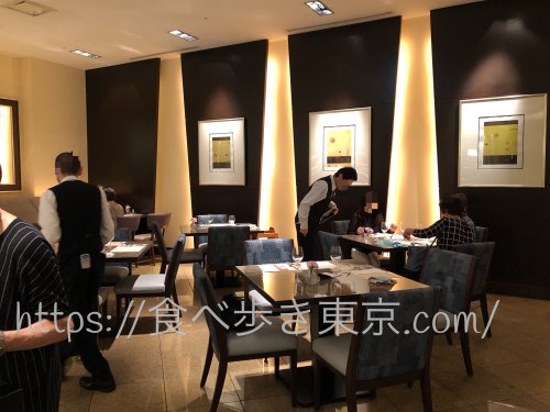 京王プラザグラスコート店内