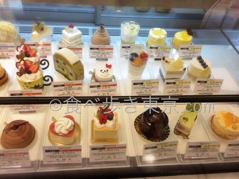 新宿高島屋「パティシェリア」に並んでいるケーキ